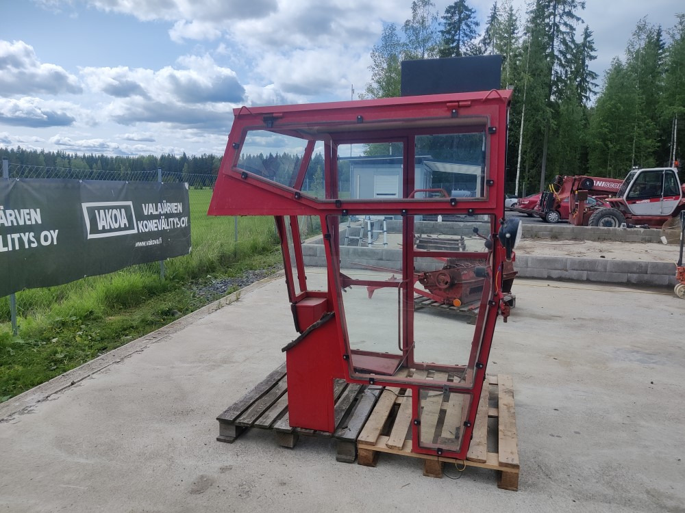 Sampo 410 leikkuupuimurin hytti, tummennetut lasit - Cabina para Cosechadora de granos: foto 3 Sampo 410 leikkuupuimurin hytti, tummennetut lasit - Cabina para Cosechadora de granos: foto 3