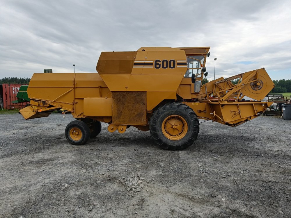 Sampo 600 leikkuupuimuri Hytillinen, katso video! - Cosechadora de granos: foto 2 Sampo 600 leikkuupuimuri Hytillinen, katso video! - Cosechadora de granos: foto 2