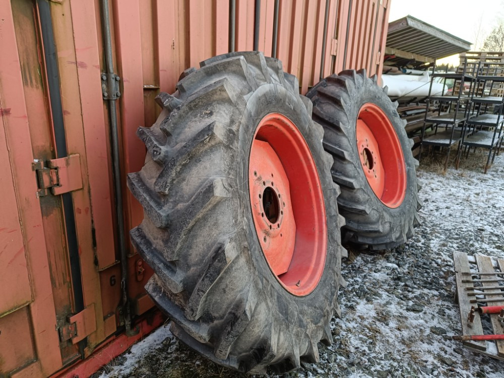 Taurus 18.4R38 renkaat - Fendt Farmer - Rueda completa: foto 3 Taurus 18.4R38 renkaat - Fendt Farmer - Rueda completa: foto 3