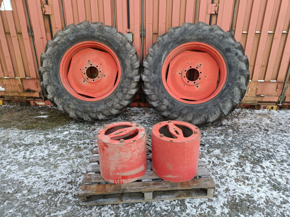 Taurus 18.4R38 renkaat - Fendt Farmer - Rueda completa: foto 1 Taurus 18.4R38 renkaat - Fendt Farmer - Rueda completa: foto 1