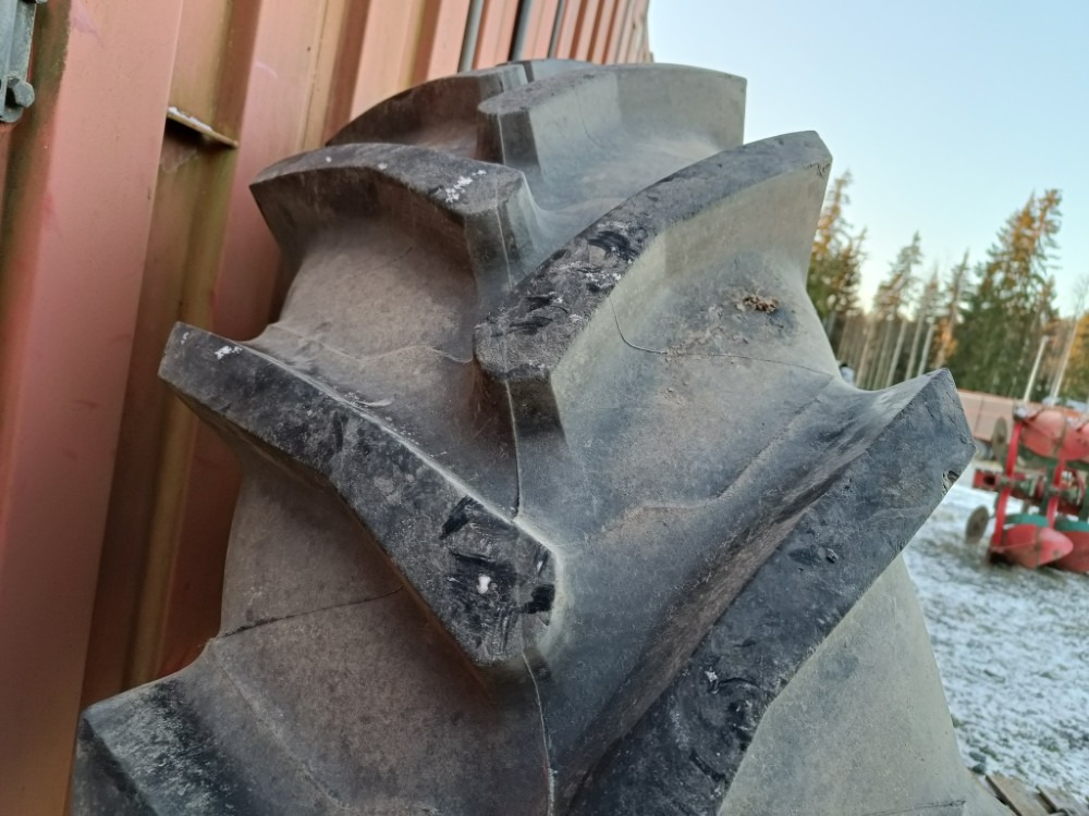 Taurus 18.4R38 renkaat - Fendt Farmer - Rueda completa: foto 4 Taurus 18.4R38 renkaat - Fendt Farmer - Rueda completa: foto 4