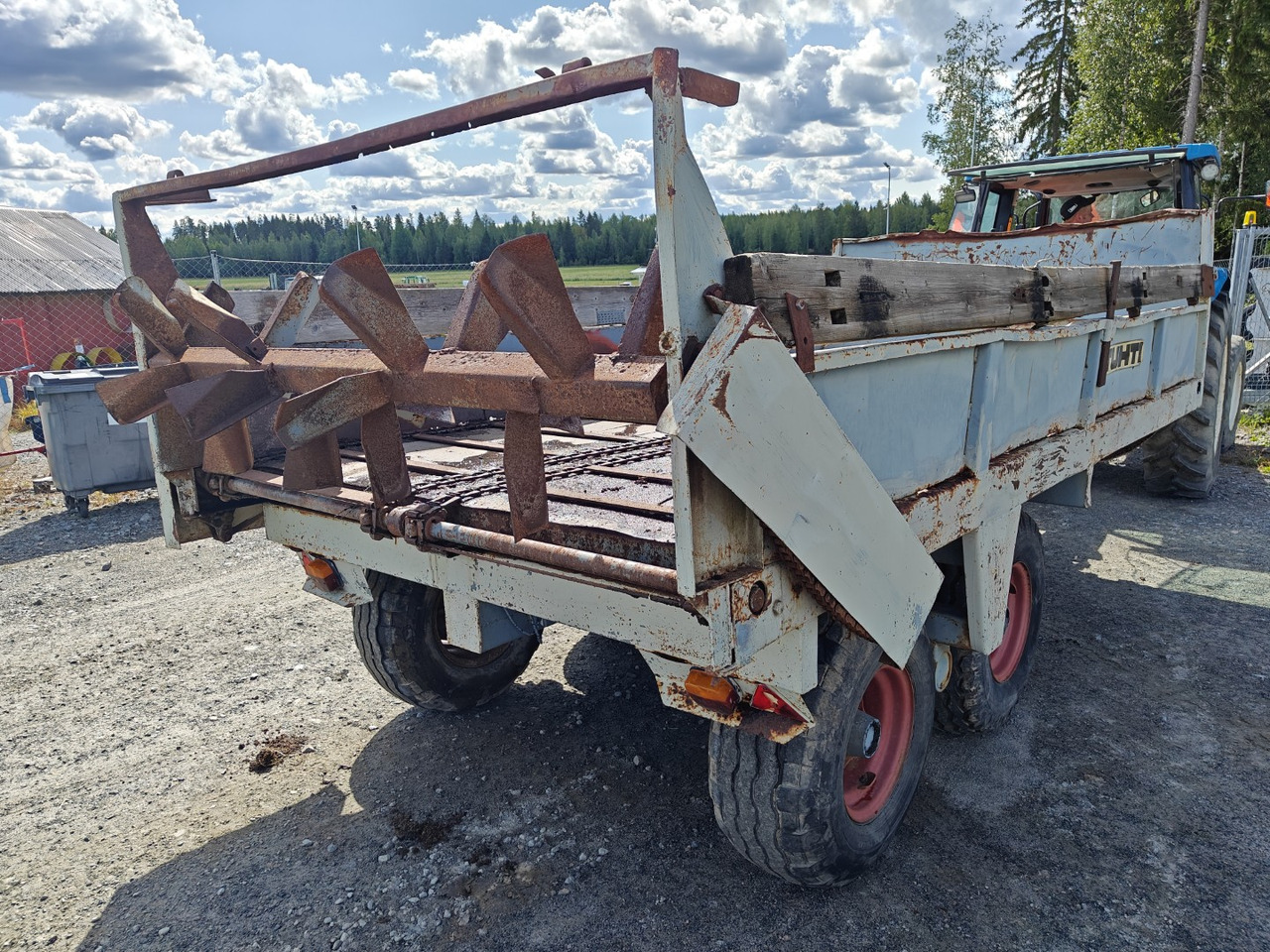Tuhti yleisperävaunu - telikärry - 8000kg - Esparcidor de estiércol: foto 3 Tuhti yleisperävaunu - telikärry - 8000kg - Esparcidor de estiércol: foto 3