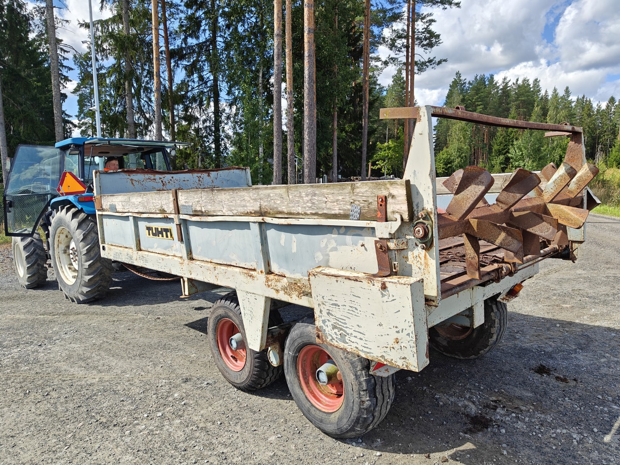 Tuhti yleisperävaunu - telikärry - 8000kg - Esparcidor de estiércol: foto 2 Tuhti yleisperävaunu - telikärry - 8000kg - Esparcidor de estiércol: foto 2