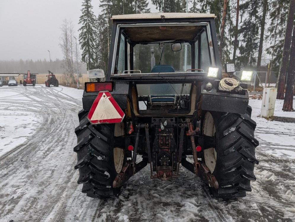 URSUS 385 De Luxe - Tractor: foto 3 URSUS 385 De Luxe - Tractor: foto 3
