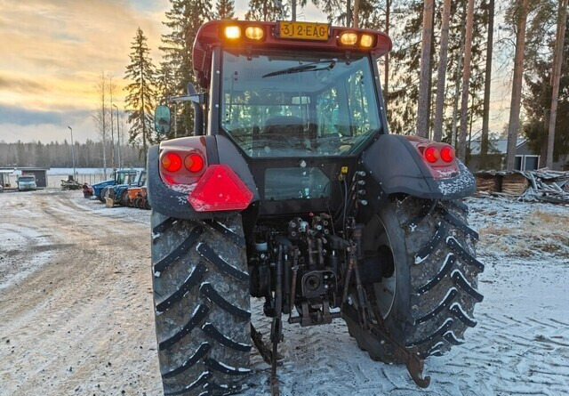 Valtra T190 HiTech etukuormaajalla - Tractor: foto 3 Valtra T190 HiTech etukuormaajalla - Tractor: foto 3
