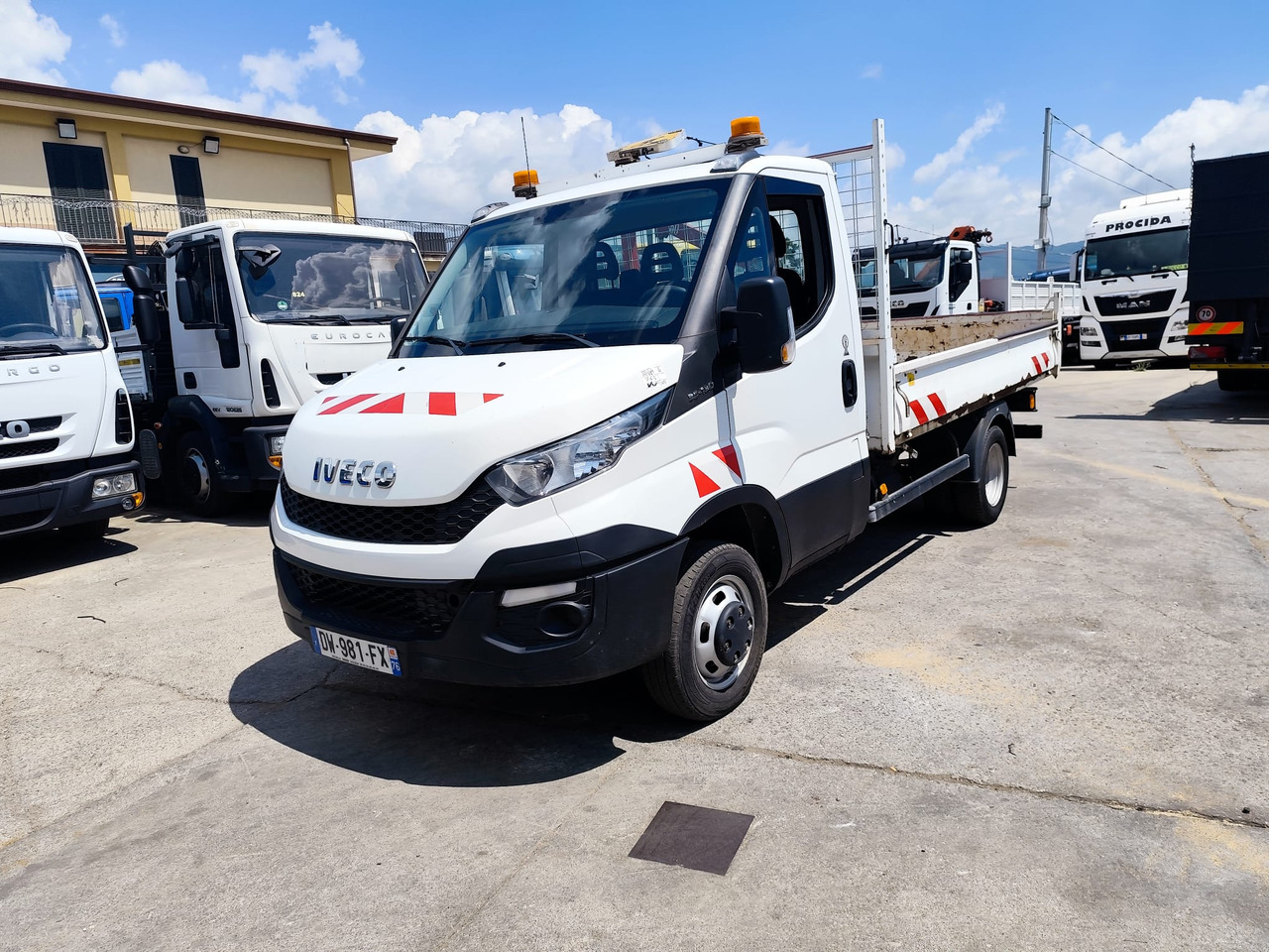 IVECO DAILY 35-130 - Furgoneta basculante: foto 1 IVECO DAILY 35-130 - Furgoneta basculante: foto 1