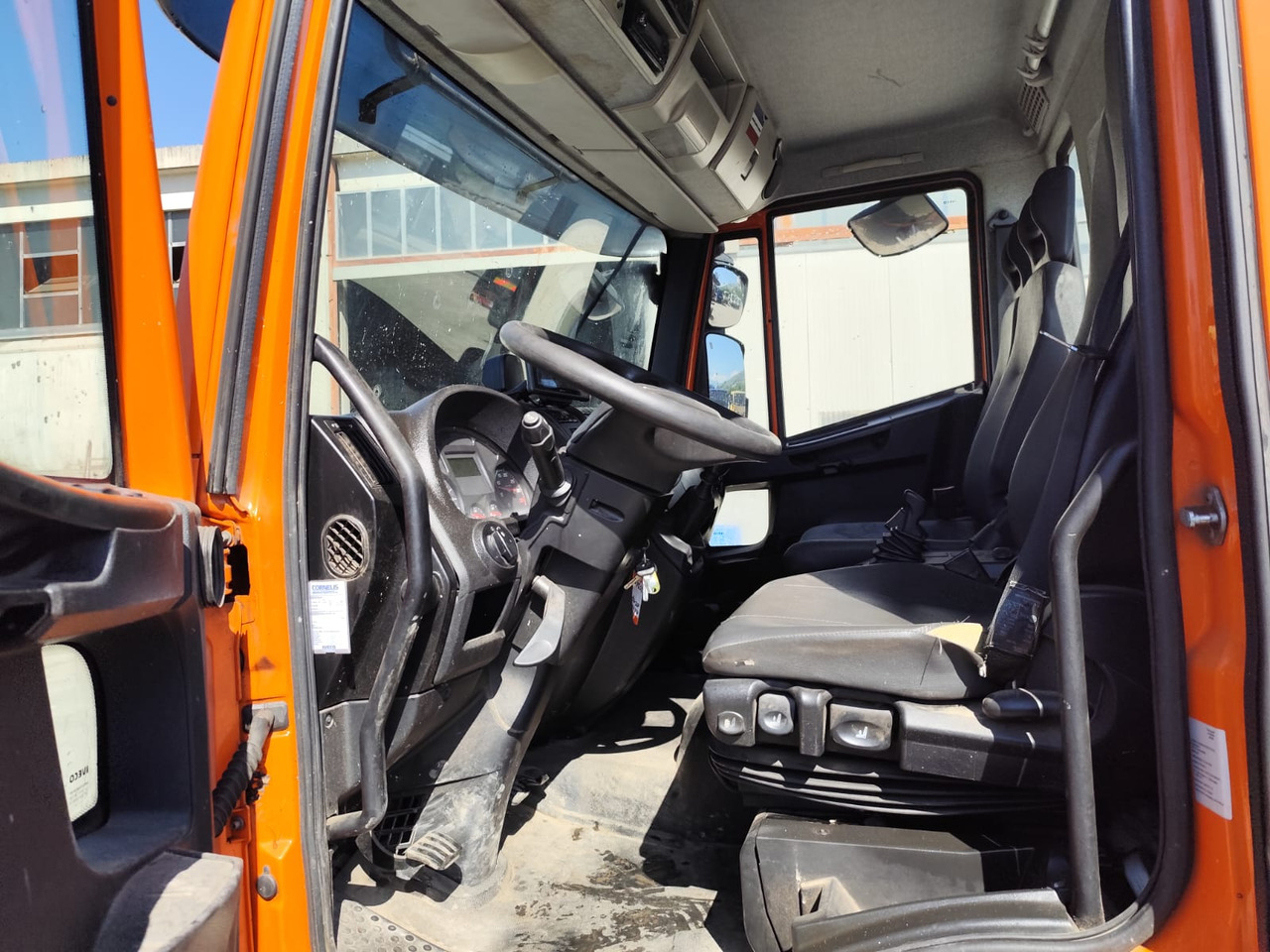 IVECO EUROCARGO 120-190L - Camión chasis: foto 2 IVECO EUROCARGO 120-190L - Camión chasis: foto 2