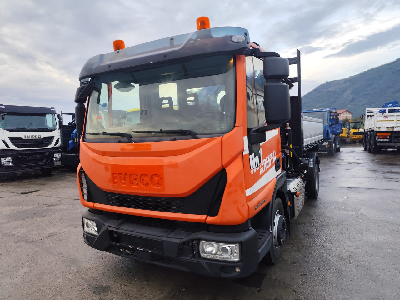 Camión grúa IVECO EUROCARGO 120-90L: foto 34