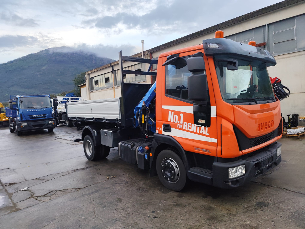 Camión grúa IVECO EUROCARGO 120-90L: foto 29