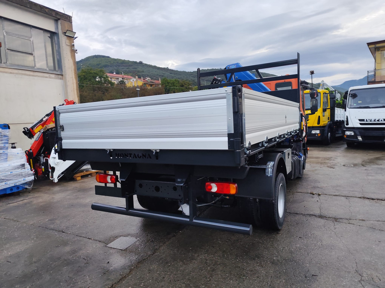 Camión grúa IVECO EUROCARGO 120-90L: foto 26