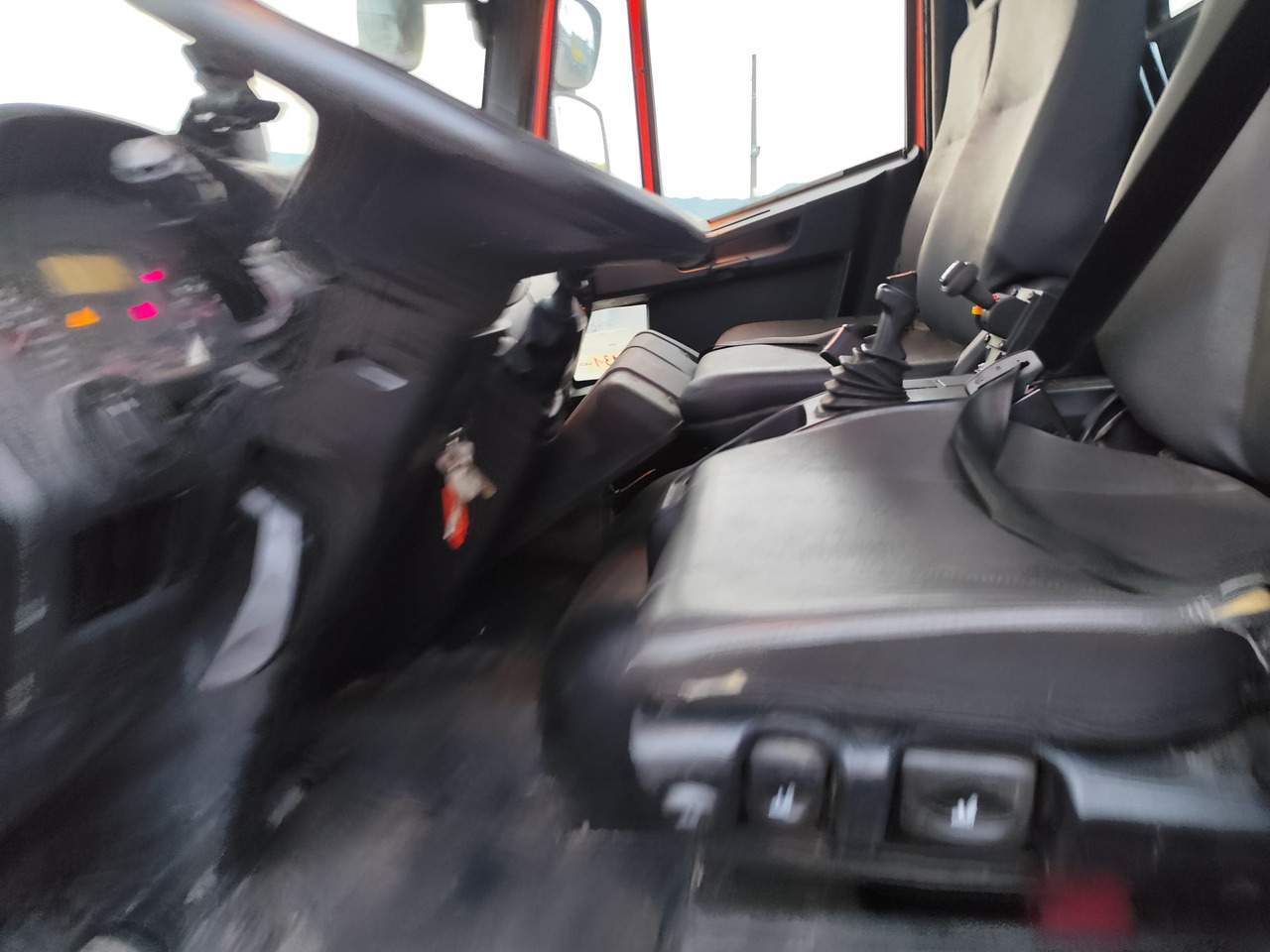 Camión grúa IVECO EUROCARGO 120-90L: foto 15