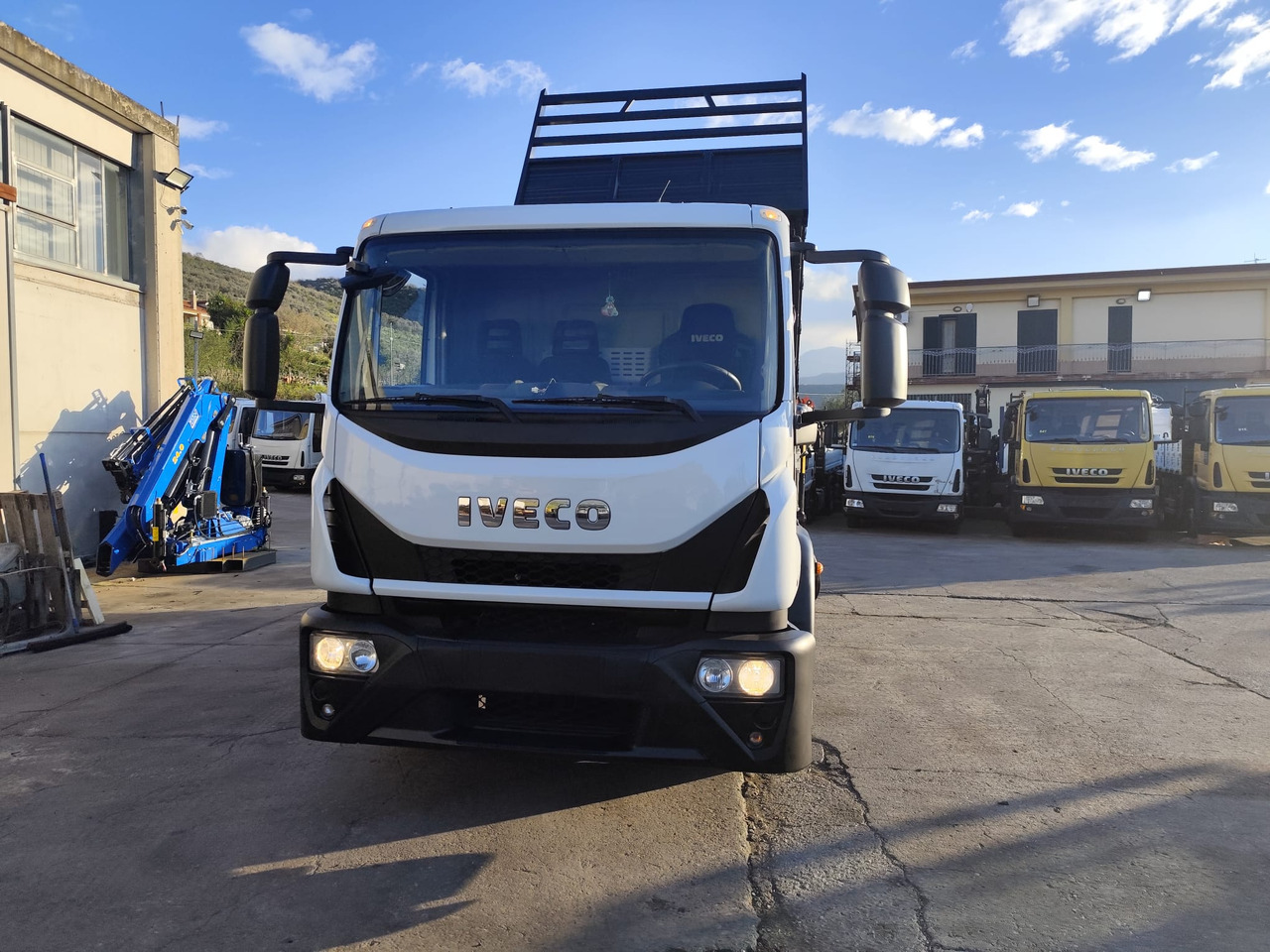 IVECO EUROCARGO 120E28P - Camión grúa: foto 4 IVECO EUROCARGO 120E28P - Camión grúa: foto 4