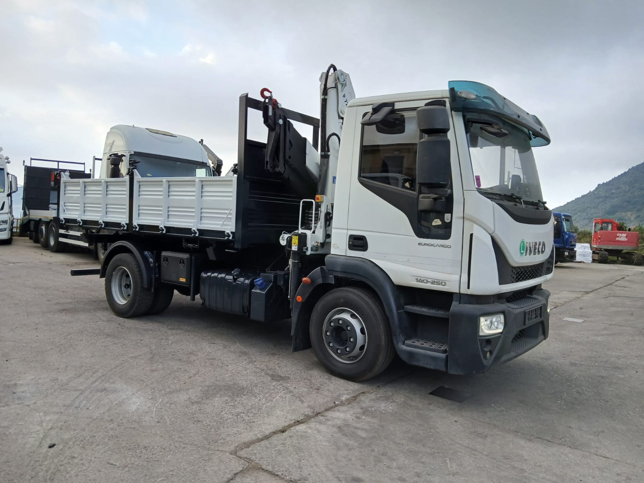 IVECO EUROCARGO 140-250 - Camión grúa: foto 5 IVECO EUROCARGO 140-250 - Camión grúa: foto 5