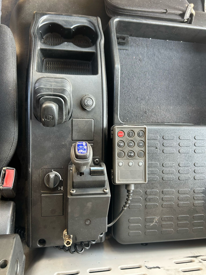 IVECO EUROCARGO 140-250 - Camión grúa: foto 5 IVECO EUROCARGO 140-250 - Camión grúa: foto 5