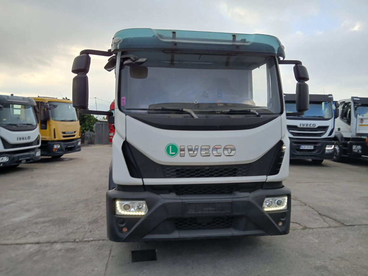 IVECO EUROCARGO 140-250 - Camión grúa: foto 3 IVECO EUROCARGO 140-250 - Camión grúa: foto 3