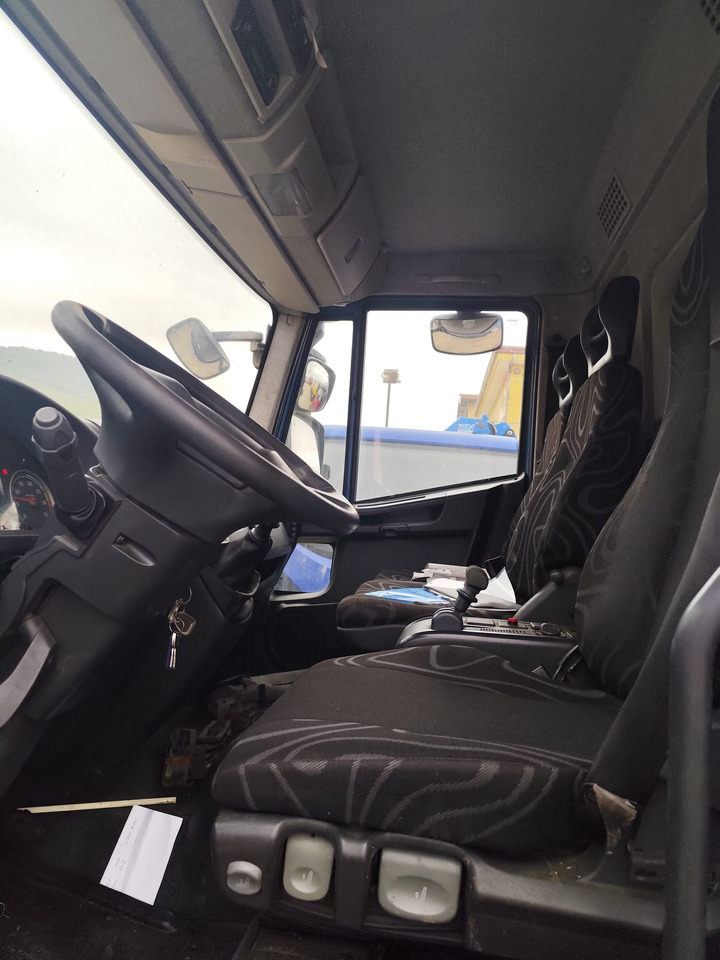 IVECO EUROCARGO 140E25 - Camión chasis: foto 4 IVECO EUROCARGO 140E25 - Camión chasis: foto 4