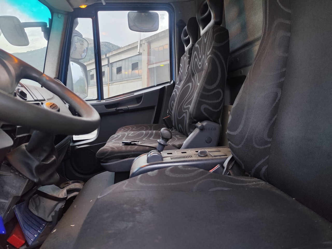 IVECO EUROCARGO 140E25 - Camión volquete: foto 4 IVECO EUROCARGO 140E25 - Camión volquete: foto 4