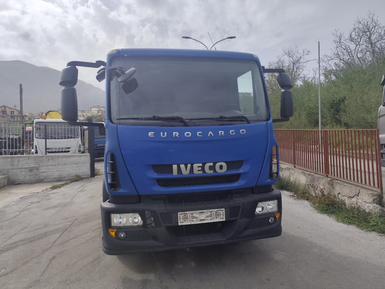 Camión volquete IVECO EUROCARGO 150E25: foto 17