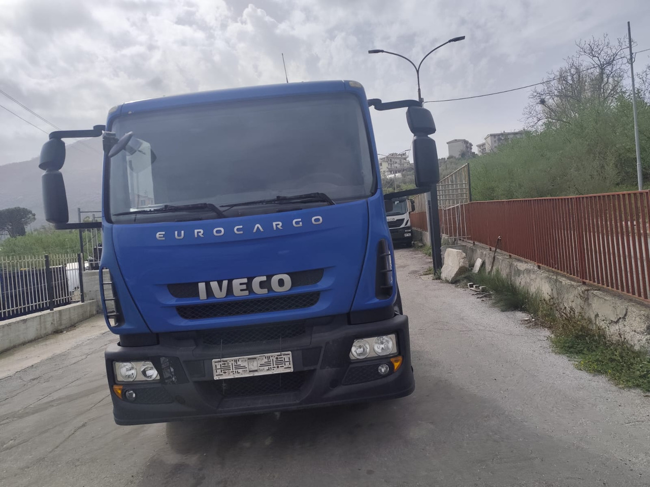 Camión volquete IVECO EUROCARGO 150E25: foto 16