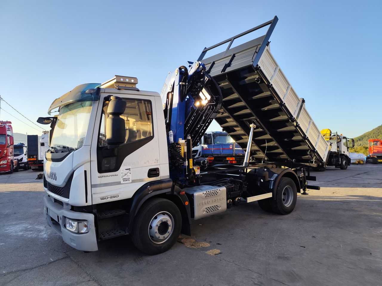 IVECO EUROCARGO 160-250 - Camión grúa, Camión volquete: foto 1 IVECO EUROCARGO 160-250 - Camión grúa, Camión volquete: foto 1