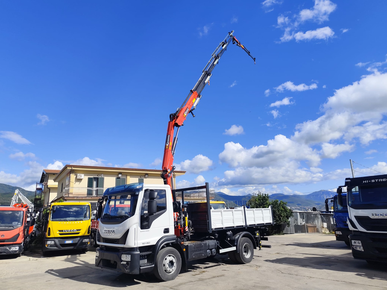 IVECO EUROCARGO 160-250 - Camión grúa, Camión volquete: foto 5 IVECO EUROCARGO 160-250 - Camión grúa, Camión volquete: foto 5