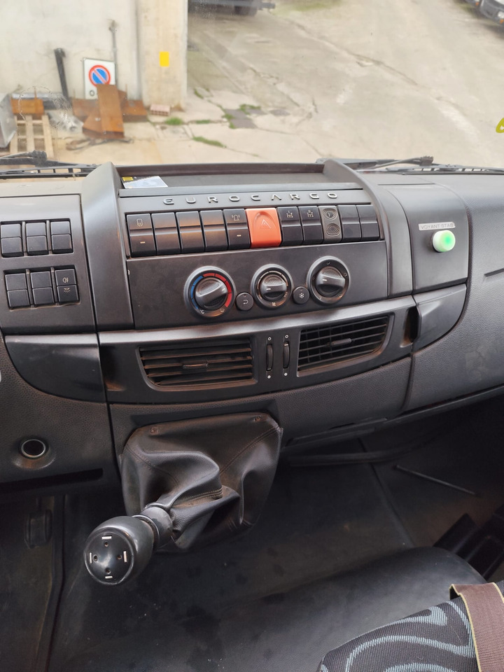 IVECO EUROCARGO 160E28 - Camión grúa: foto 4 IVECO EUROCARGO 160E28 - Camión grúa: foto 4