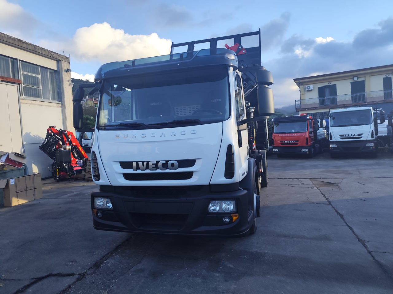 IVECO EUROCARGO 160E30 - Camión grúa: foto 3 IVECO EUROCARGO 160E30 - Camión grúa: foto 3