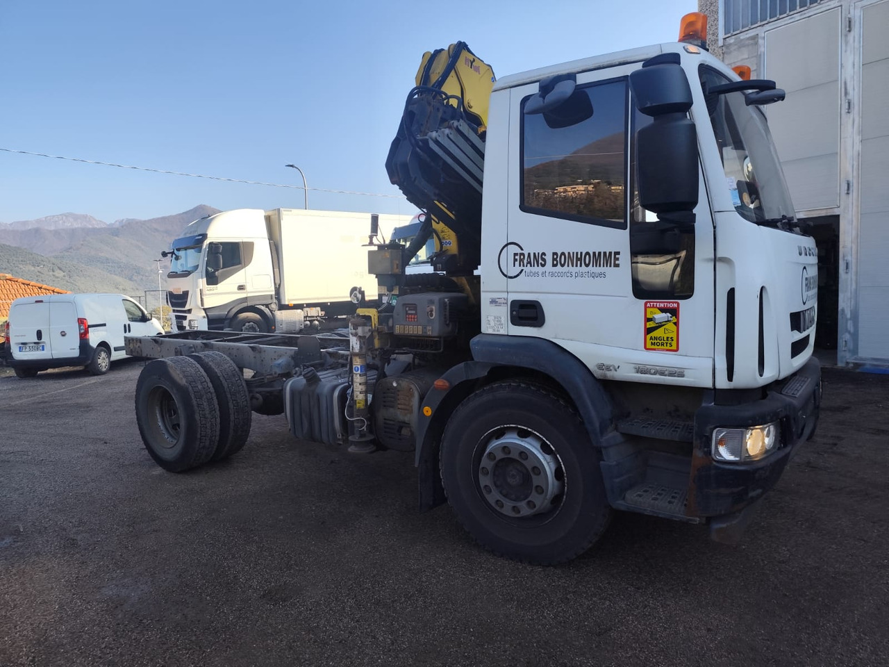 IVECO EUROCARGO 180E25 - Camión grúa, Camión grúa: foto 3 IVECO EUROCARGO 180E25 - Camión grúa, Camión grúa: foto 3