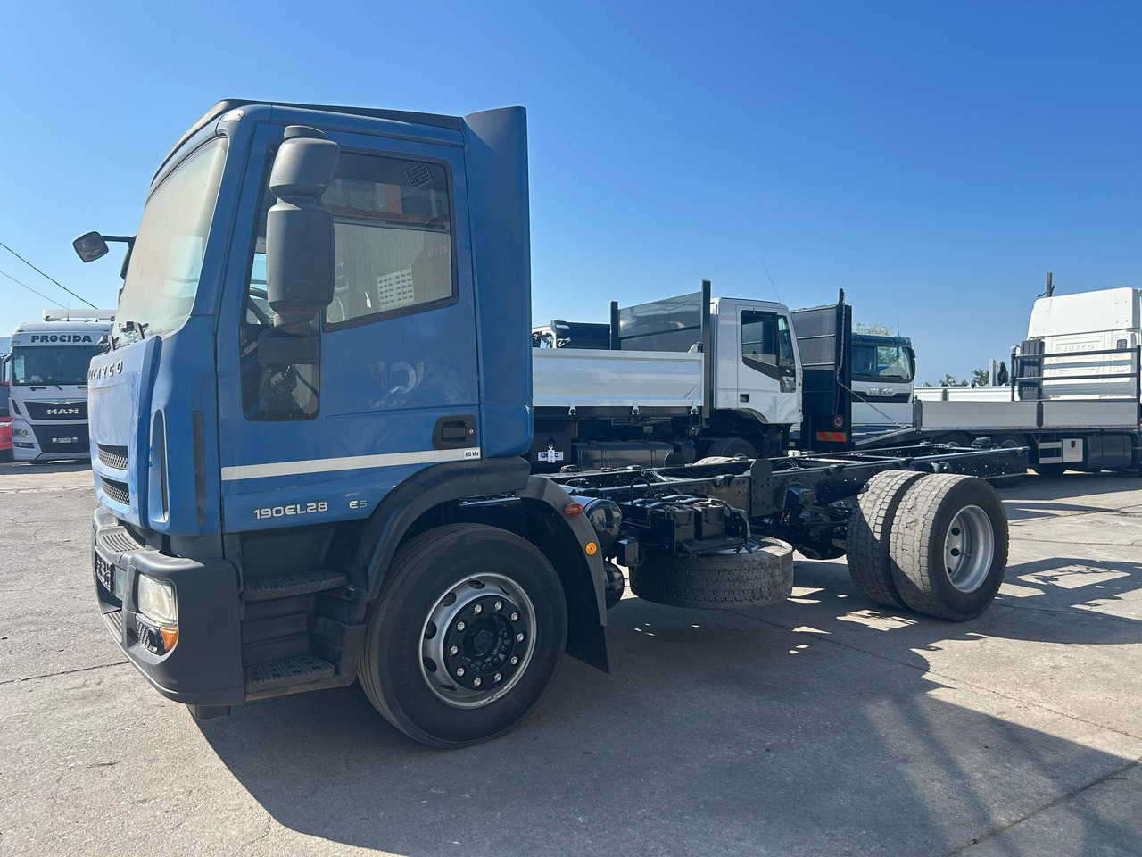 IVECO EUROCARGO 190EL28 - Camión volquete: foto 5 IVECO EUROCARGO 190EL28 - Camión volquete: foto 5