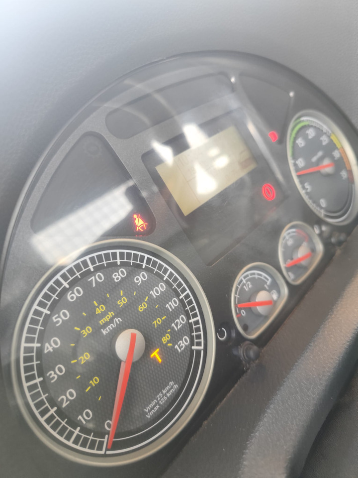 IVECO EUROCARGO 75E18 - Camión caja abierta: foto 5 IVECO EUROCARGO 75E18 - Camión caja abierta: foto 5