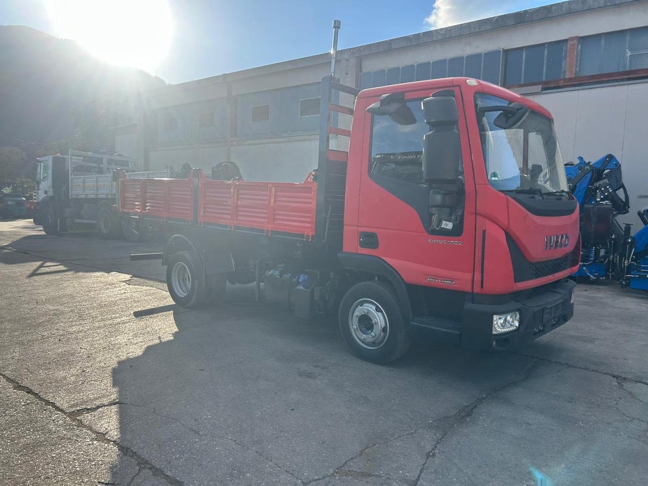 IVECO EUROCARGO 80-190 - Camión volquete: foto 3 IVECO EUROCARGO 80-190 - Camión volquete: foto 3