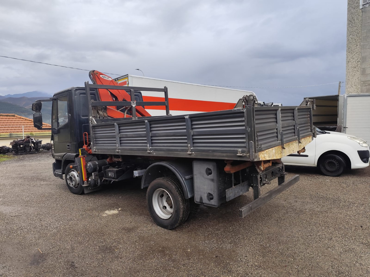 IVECO EUROCARGO 80E18 - Camión grúa, Camión volquete: foto 3 IVECO EUROCARGO 80E18 - Camión grúa, Camión volquete: foto 3