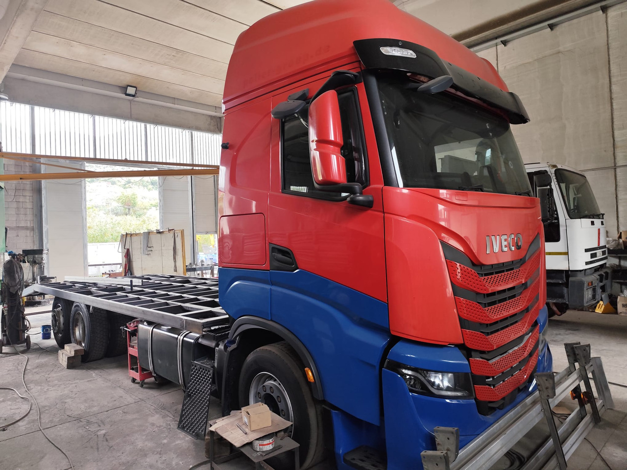 IVECO S-WAY AS260S48 Y - Camión caja abierta: foto 1 IVECO S-WAY AS260S48 Y - Camión caja abierta: foto 1