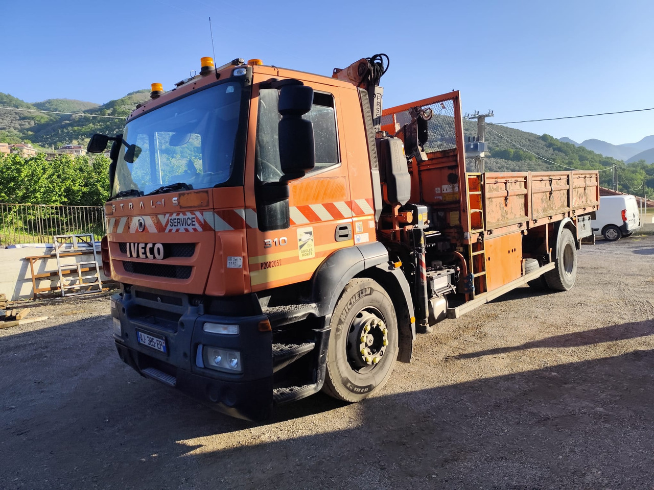 IVECO STRALIS 190S31 - Camión grúa: foto 1 IVECO STRALIS 190S31 - Camión grúa: foto 1