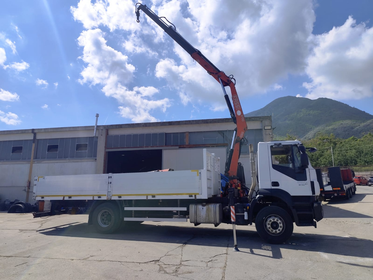 IVECO STRALIS 190S31 - Camión grúa: foto 2 IVECO STRALIS 190S31 - Camión grúa: foto 2
