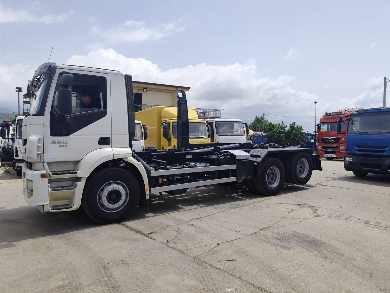 Camión multibasculante IVECO STRALIS 260S36: foto 17