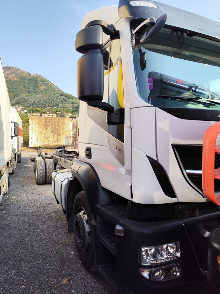 IVECO STRALIS AD 260S31 XP - Camión caja cerrada: foto 4 IVECO STRALIS AD 260S31 XP - Camión caja cerrada: foto 4