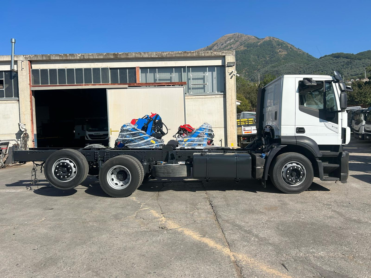 Camión chasis IVECO STRALIS AD 260S31 XP: foto 9