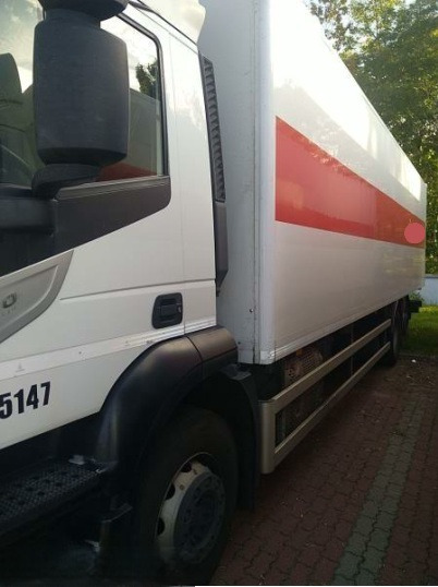 IVECO STRALIS AD 260S31 XP - Camión caja cerrada: foto 2 IVECO STRALIS AD 260S31 XP - Camión caja cerrada: foto 2