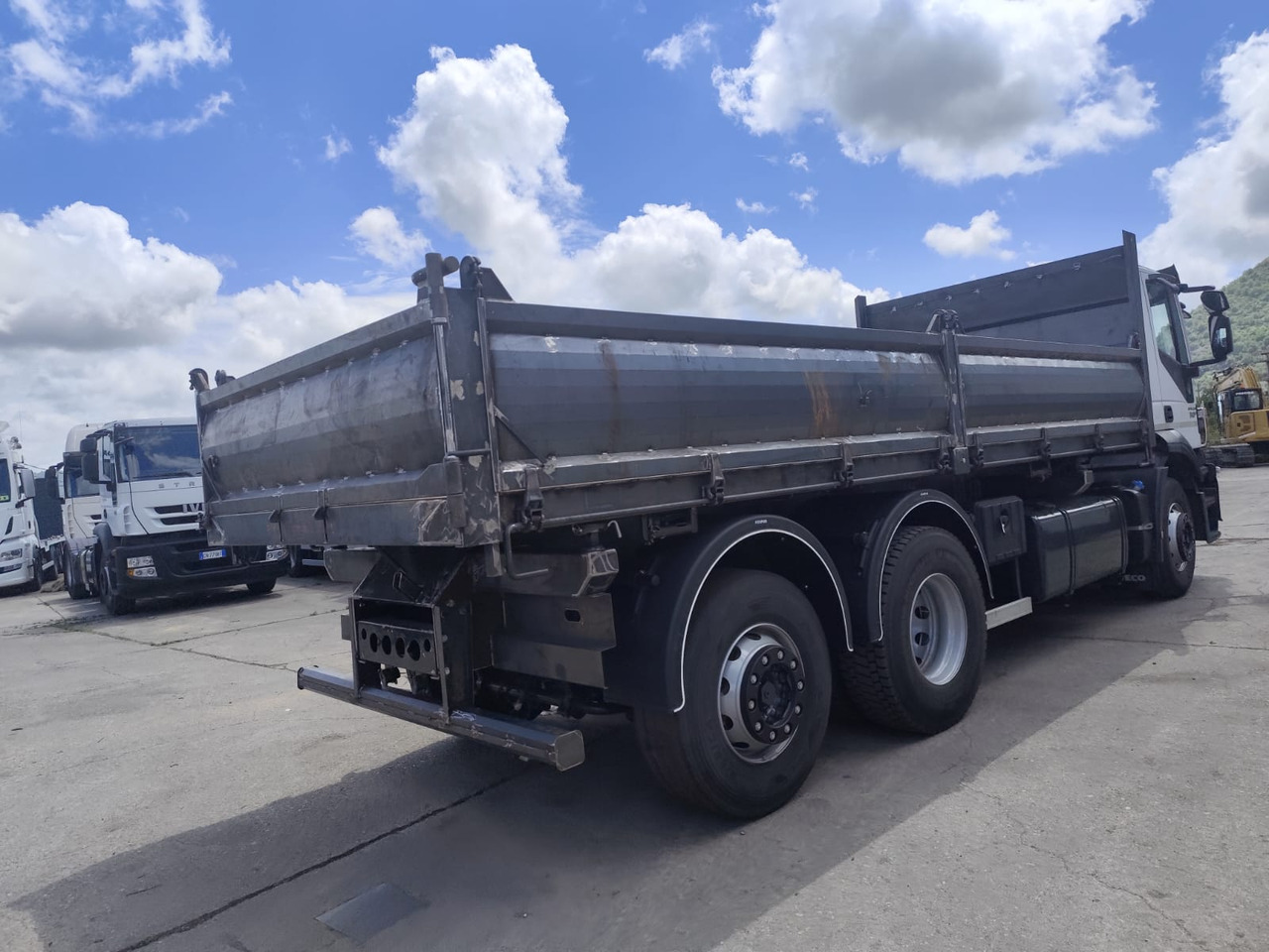 IVECO STRALIS CUBE 260S31 - Camión grúa: foto 4 IVECO STRALIS CUBE 260S31 - Camión grúa: foto 4