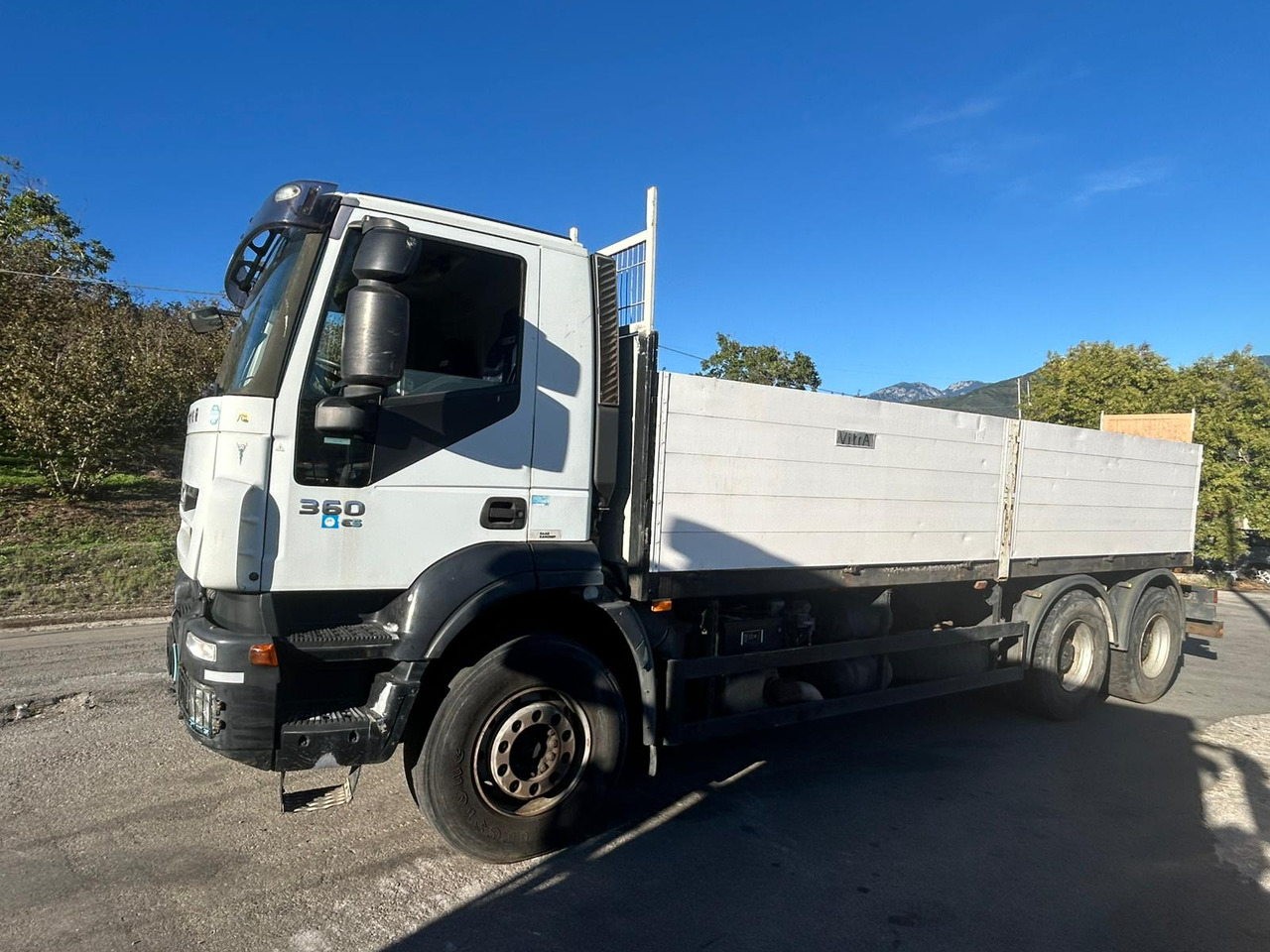 IVECO TRAKKER 260T36 - Camión caja abierta: foto 2 IVECO TRAKKER 260T36 - Camión caja abierta: foto 2