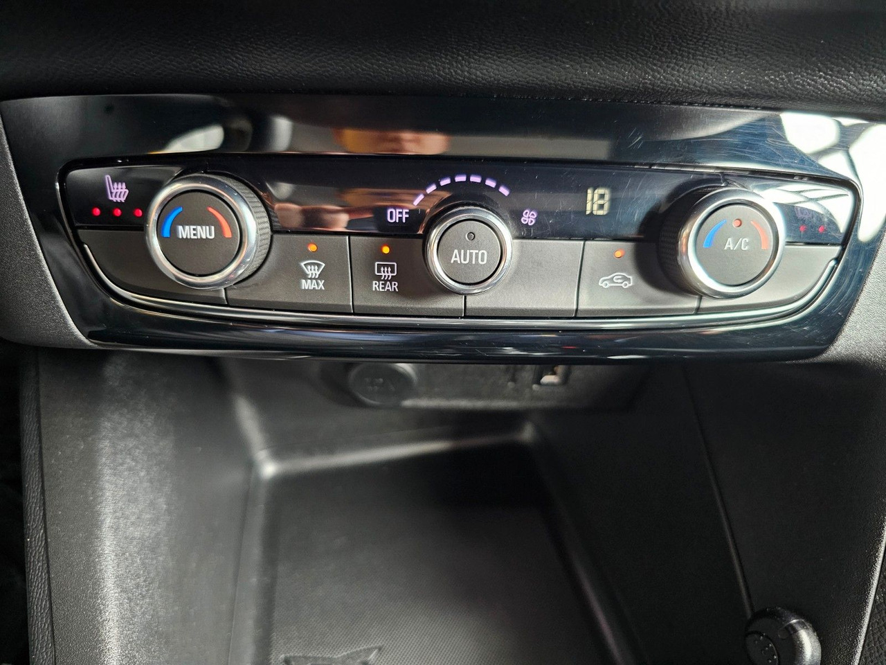 Coche Opel Corsa F Elegance Sommer+Winterreifen +Wärmepumpe: foto 11