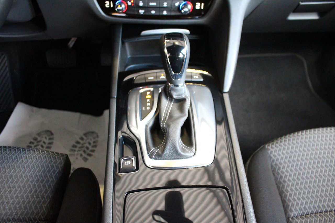 Coche Opel Insignia B ST AT-9 Elegance IntelliLux-LED AGR: foto 10