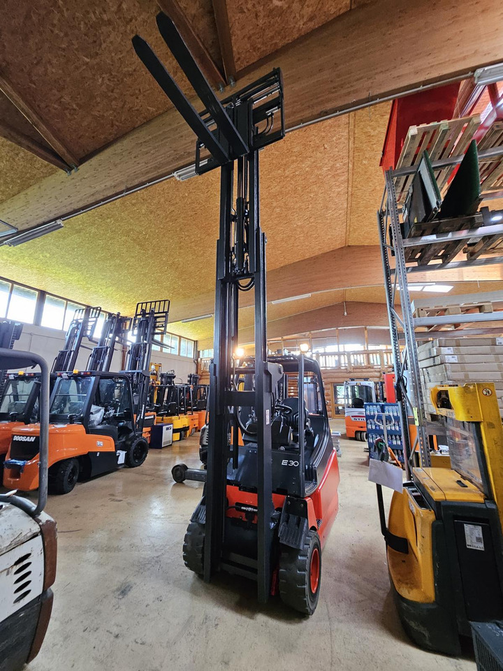 LINDE E30 - Carretilla elevadora eléctrica: foto 5 LINDE E30 - Carretilla elevadora eléctrica: foto 5