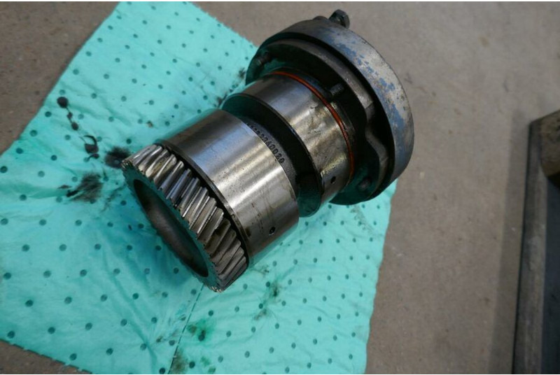 Mercedes-Benz Actros MP4 - Eje y piezas: foto 2 Mercedes-Benz Actros MP4 - Eje y piezas: foto 2