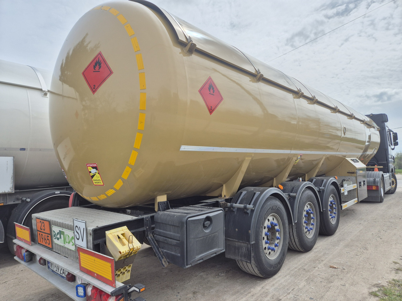 BC-LDS NCG-50 /LPG/ GPL/ PROPANE/ Mercedes axels - Semirremolque cisterna: foto 2 BC-LDS NCG-50 /LPG/ GPL/ PROPANE/ Mercedes axels - Semirremolque cisterna: foto 2