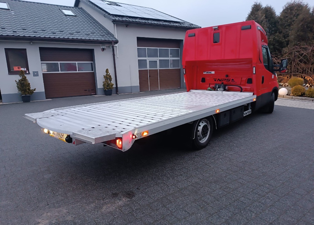 Grua de remolque autos Iveco Daily 35-180 Autolaweta Sypialnia STAN WZOROWY VAT 23: foto 9