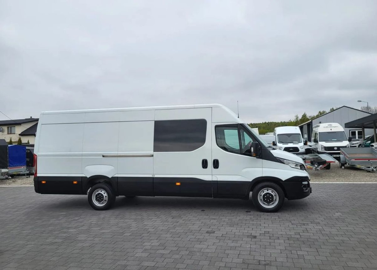 Iveco Daily Max 7 -osobowe - Furgoneta combi: foto 2 Iveco Daily Max 7 -osobowe - Furgoneta combi: foto 2