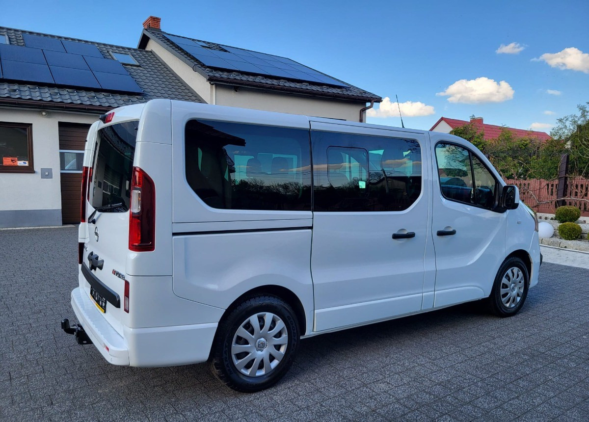 Opel Vivaro bogato doposażone serwisowane Zarejstrowane - Furgoneta de pasajeros: foto 3 Opel Vivaro bogato doposażone serwisowane Zarejstrowane - Furgoneta de pasajeros: foto 3