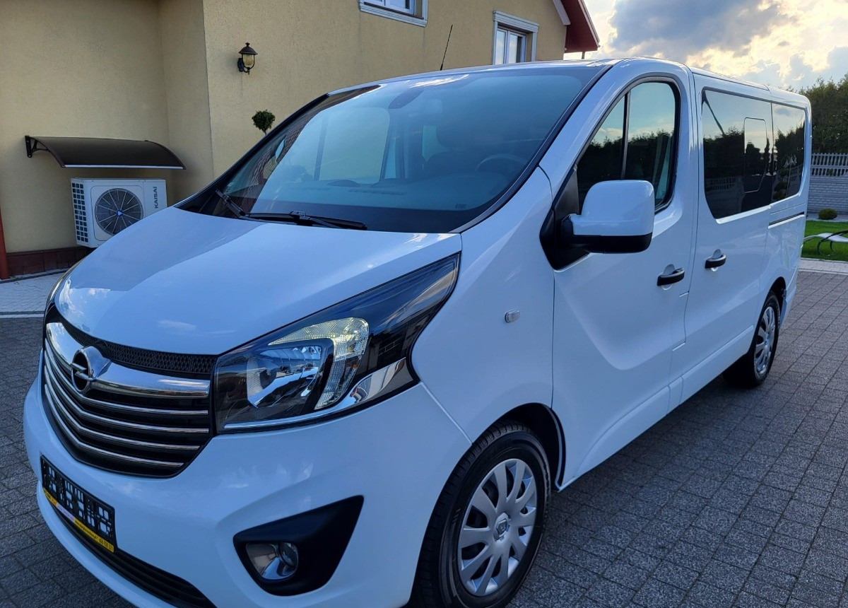 Opel Vivaro bogato doposażone serwisowane Zarejstrowane - Furgoneta de pasajeros: foto 1 Opel Vivaro bogato doposażone serwisowane Zarejstrowane - Furgoneta de pasajeros: foto 1